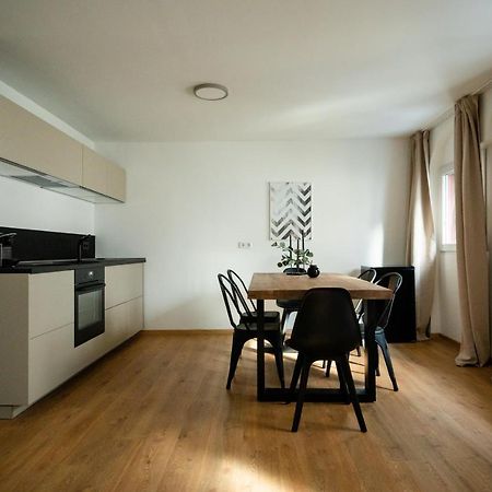 Oldtown Studio Apartment With 2 Bathrooms Düsseldorf Esterno foto
